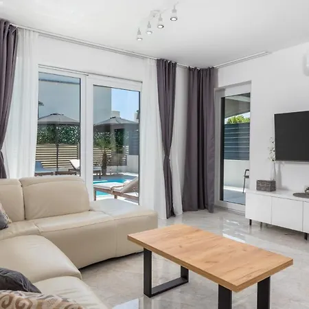 Ferienhaus Modern House Jadranka With Pool Pinezići