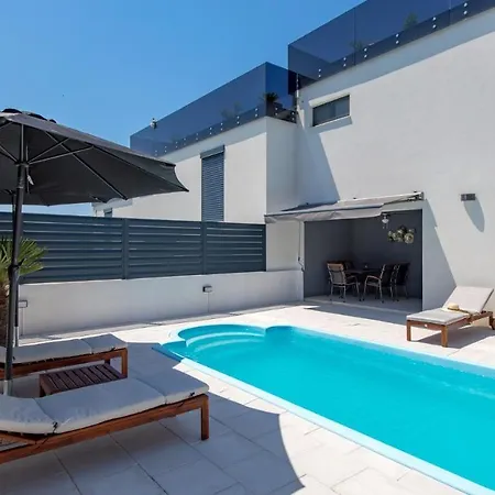 Modern House Jadranka With Pool Ferienhaus *