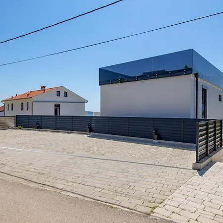 Modern House Jadranka With Pool Ferienhaus Pinezići